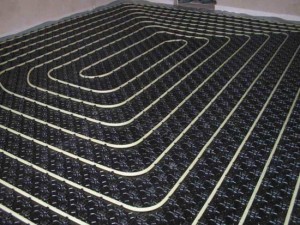 Una variedad de sistemas de calefacción por suelo radiante
