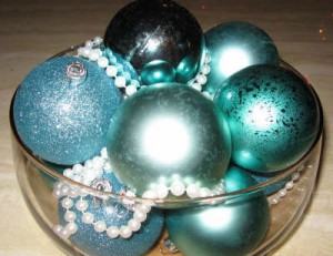Learn to create a centerpiece ornament for Christmas