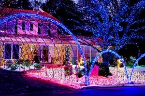 Ligar as luzes de Natal fora de uma fonte de energia