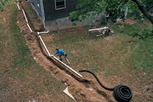 Installation d’un tuyau de descente de drainage